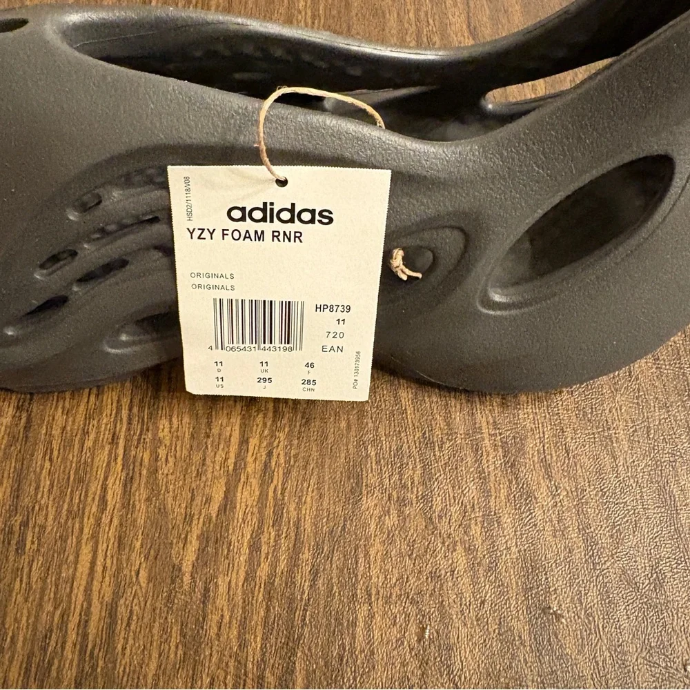 Yeezy Onyx Foam RNR - Picture 3 of 3
